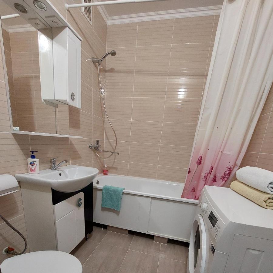 Apartamento Новобудова Центр Lutsʼk Exterior foto